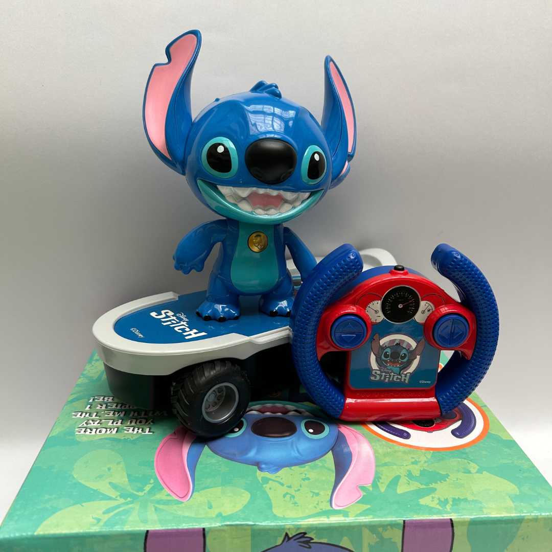 Juguete de Stitch en patineta con control remoto, luz y movimiento. 🛹